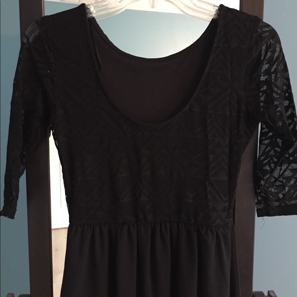 Quarter sleeve black sheer and lace dress. - Picture 2 of 4